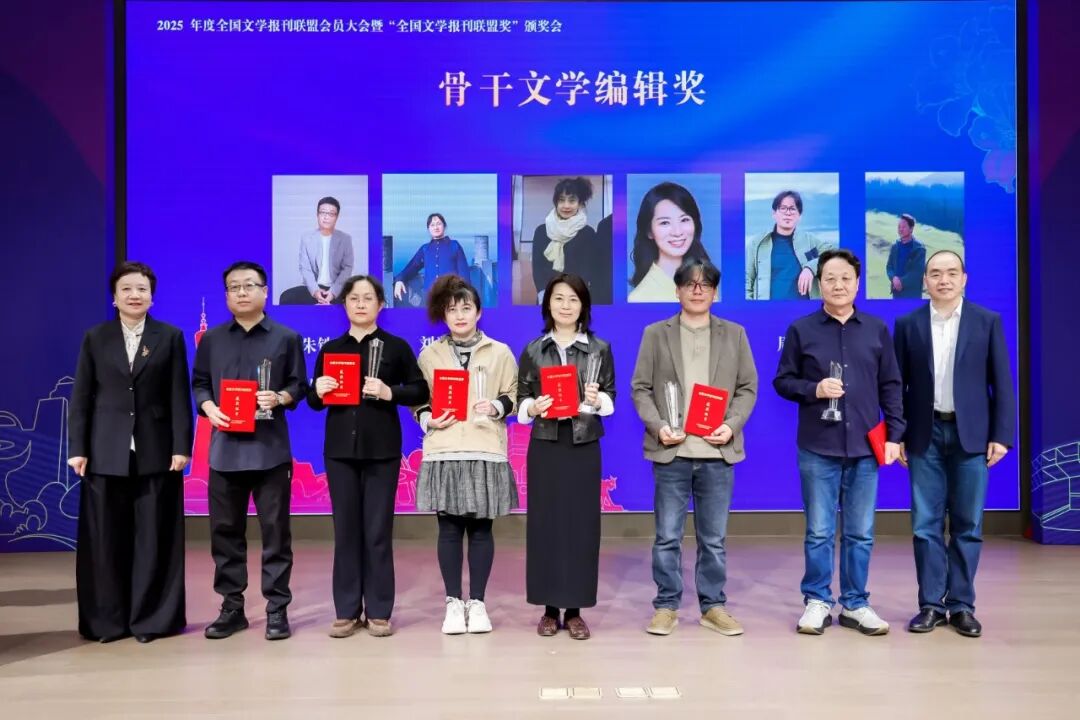 �ƹ��ԣ���һ������������һ��Ϊ�Ǹ���ѧ�༭�����߰佱