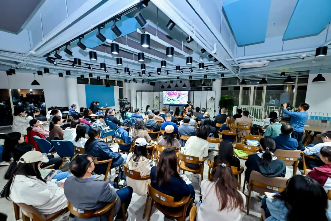 ��"����'һ��һ·'���ŵ�ʫ��֮����������ʫ��֮ҹ"���л���У�����������У�