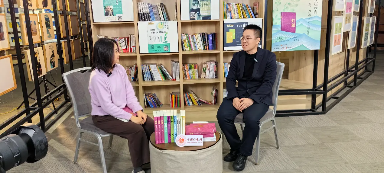 李啸洋（右）谈《灯盏》