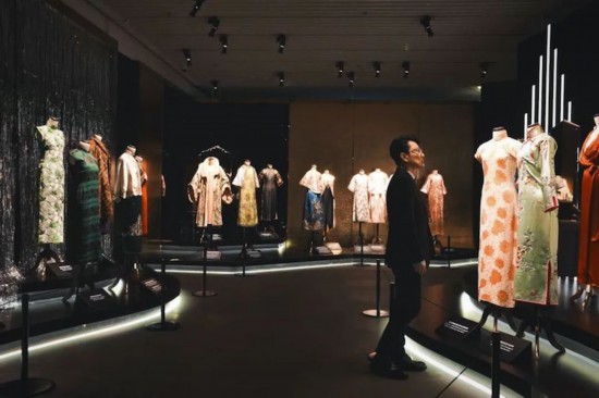 ���������𵩲���ݡ��񡤳���չ���ֳ�